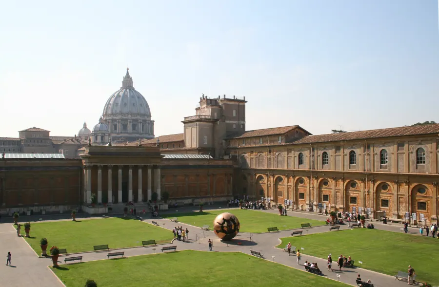 Binnenplaats van de Pijnappel — Vatican Museums